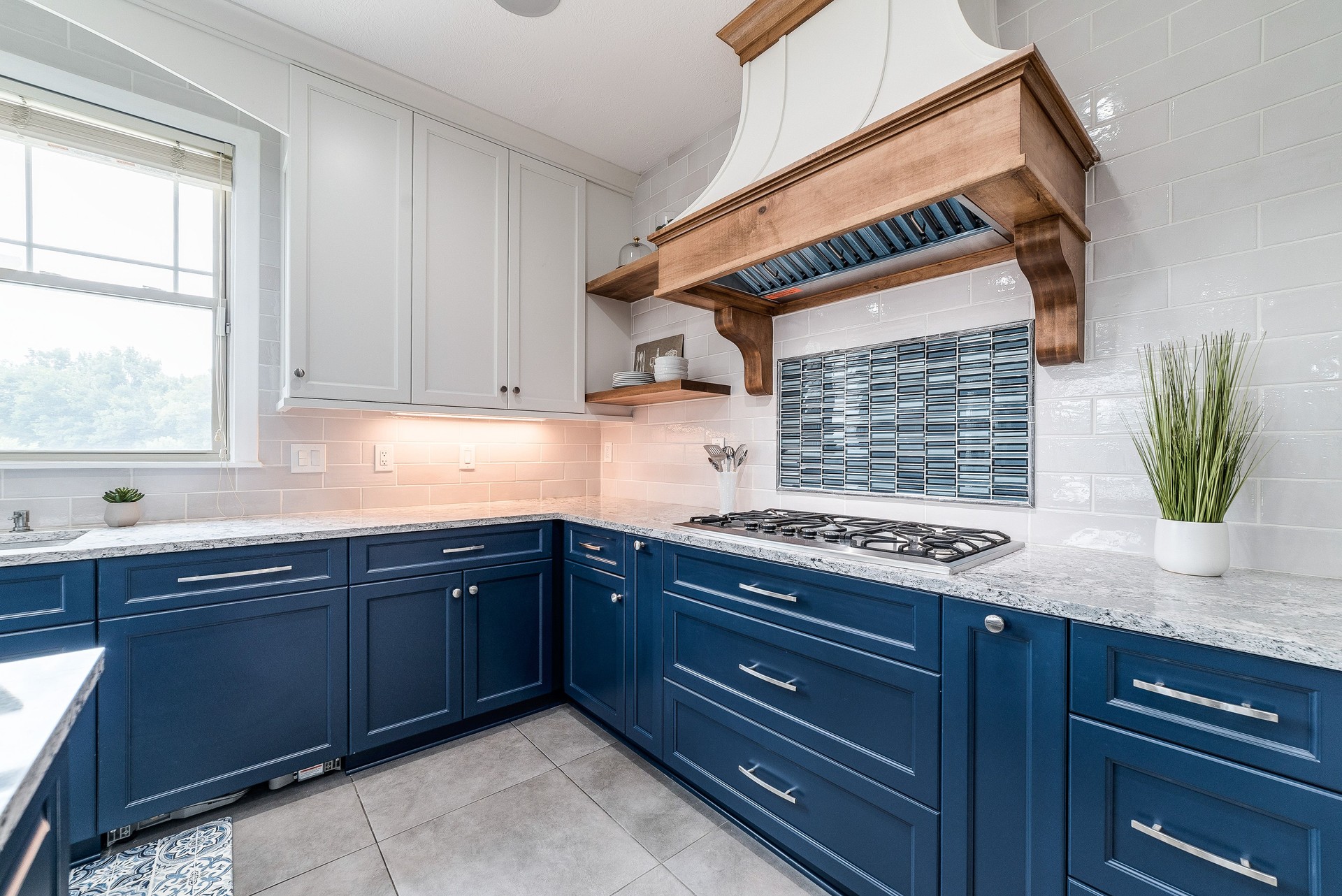 Dark blue paint on bottom kitchen cabinets